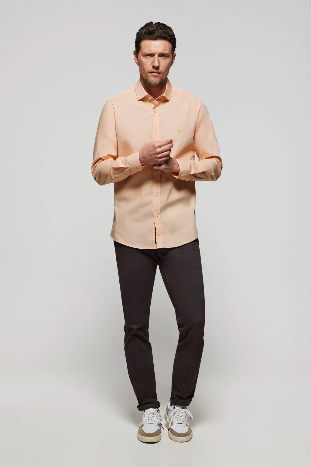 Optimized Slim-Fit Peach Poplin Shirt with Rigby Logo
